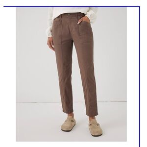 Pact Women's Straight Leg Pant Size Medium in Brown